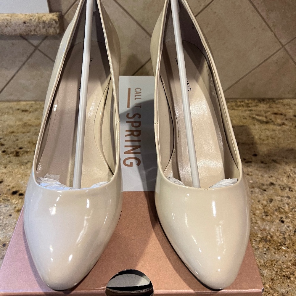 Nude Size 8 Pumps - New